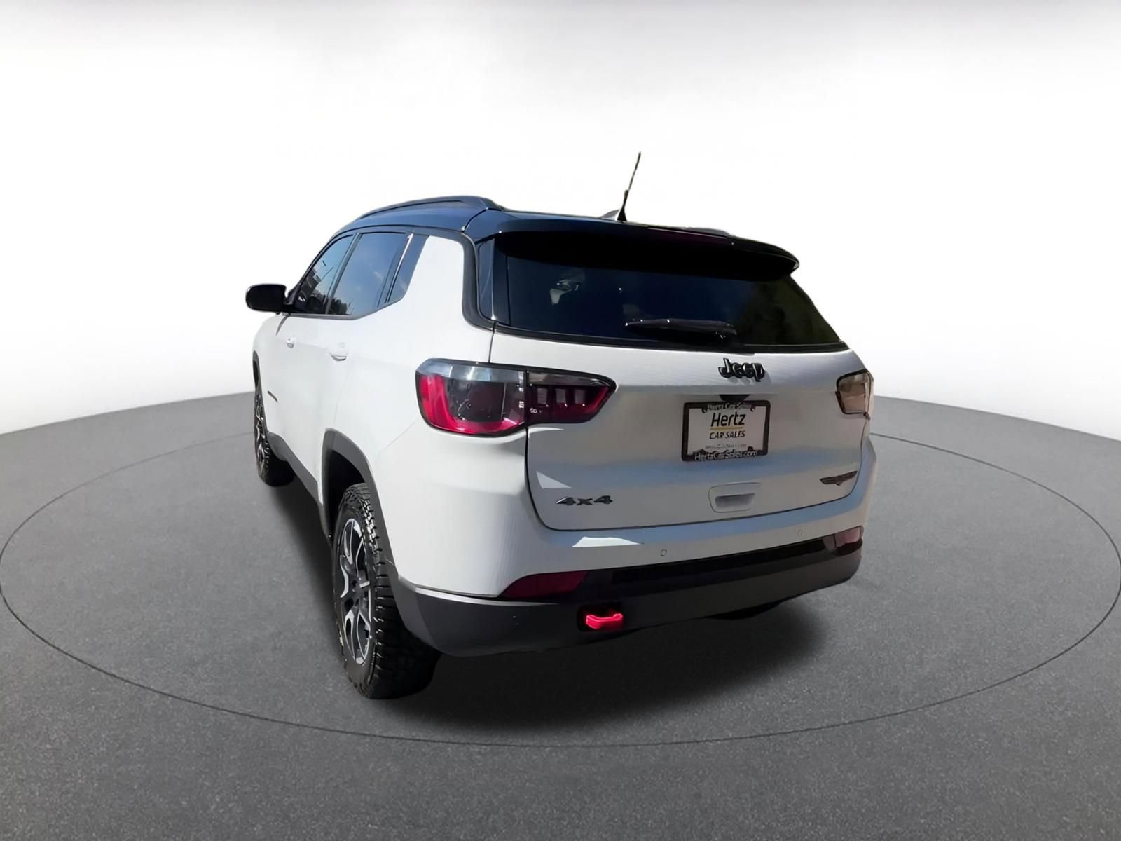 Used 2025 Jeep Compass Trailhawk image 11