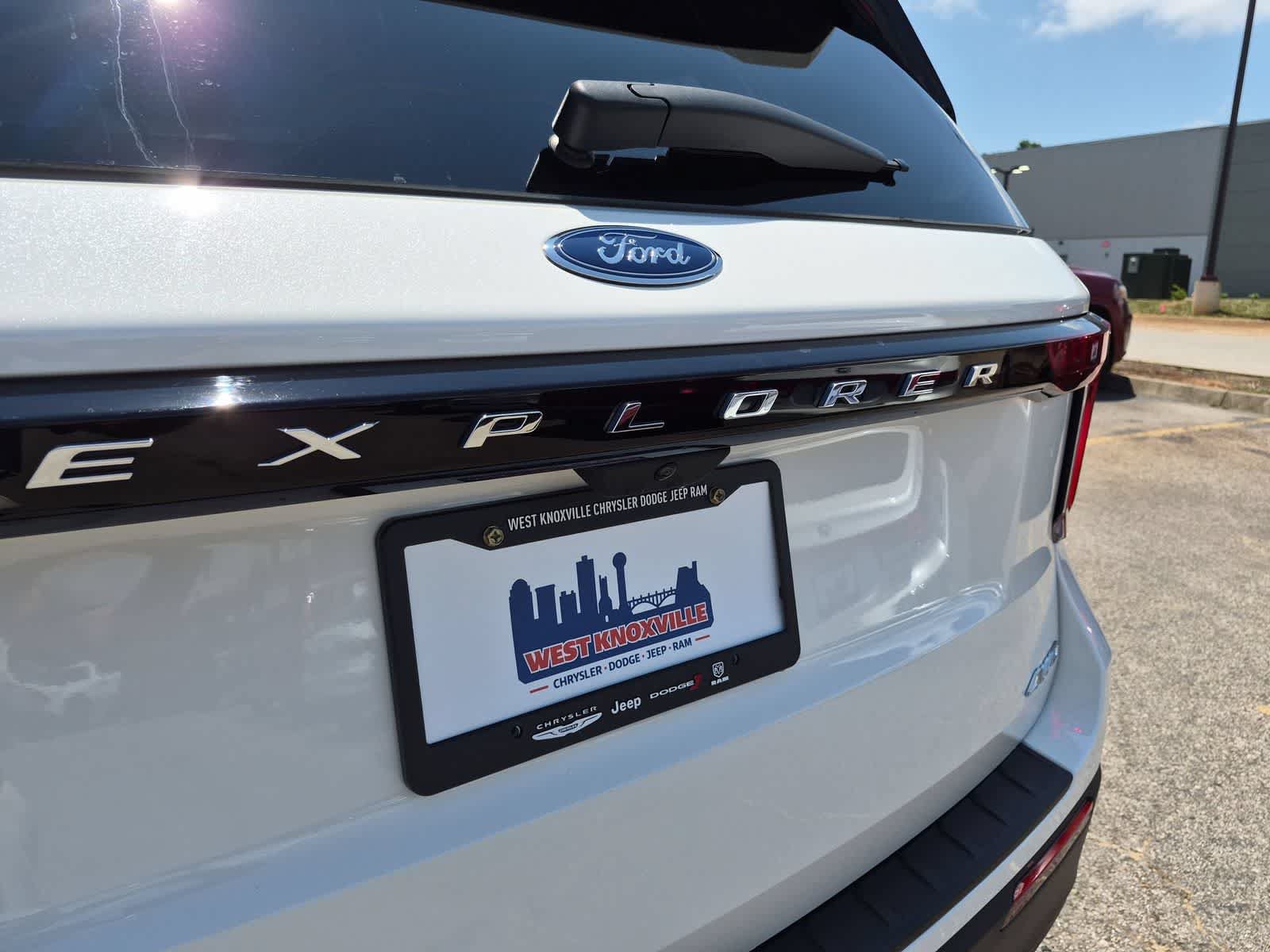 Used 2025 Ford Explorer Active AWD/4WD image 11