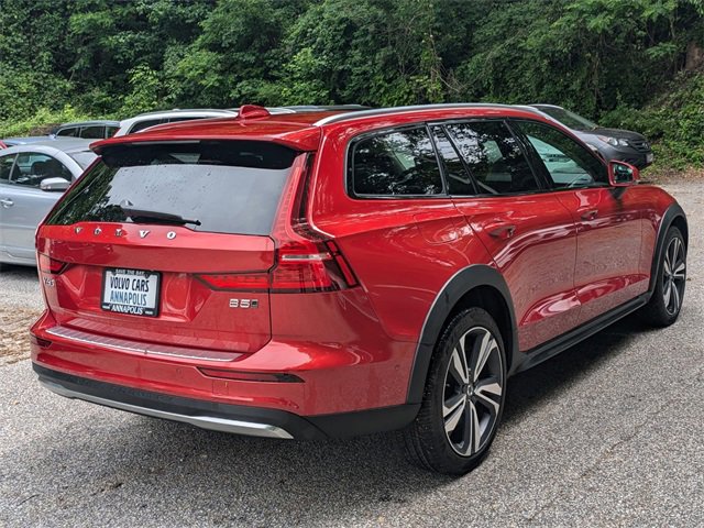 Certified 2024 Volvo V60 B5 Cross Country Plus image 7