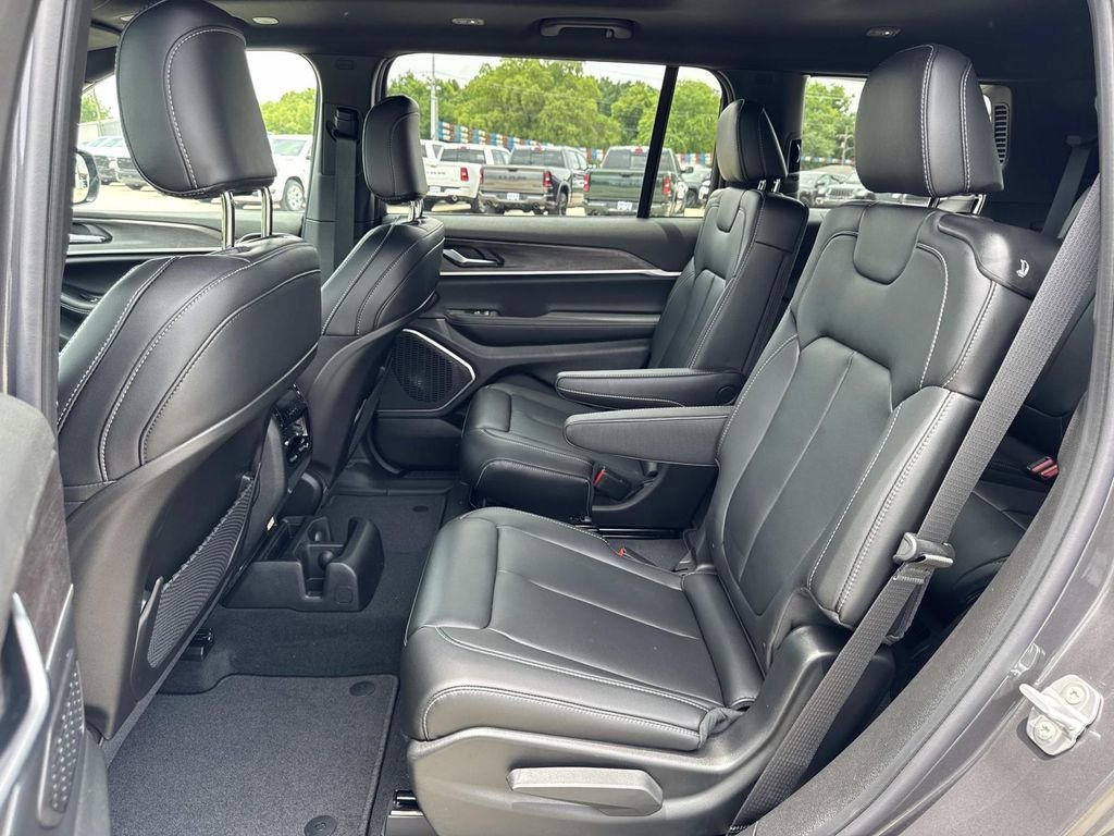 New 2026 Jeep Grand Cherokee L Limited RWD image 28