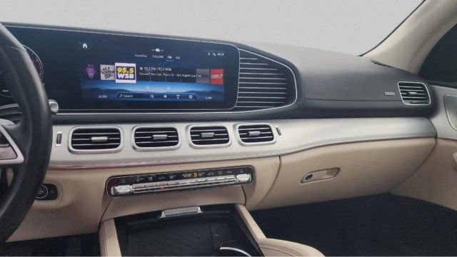 Used 2024 Mercedes-Benz GLS 450 4MATIC image 7