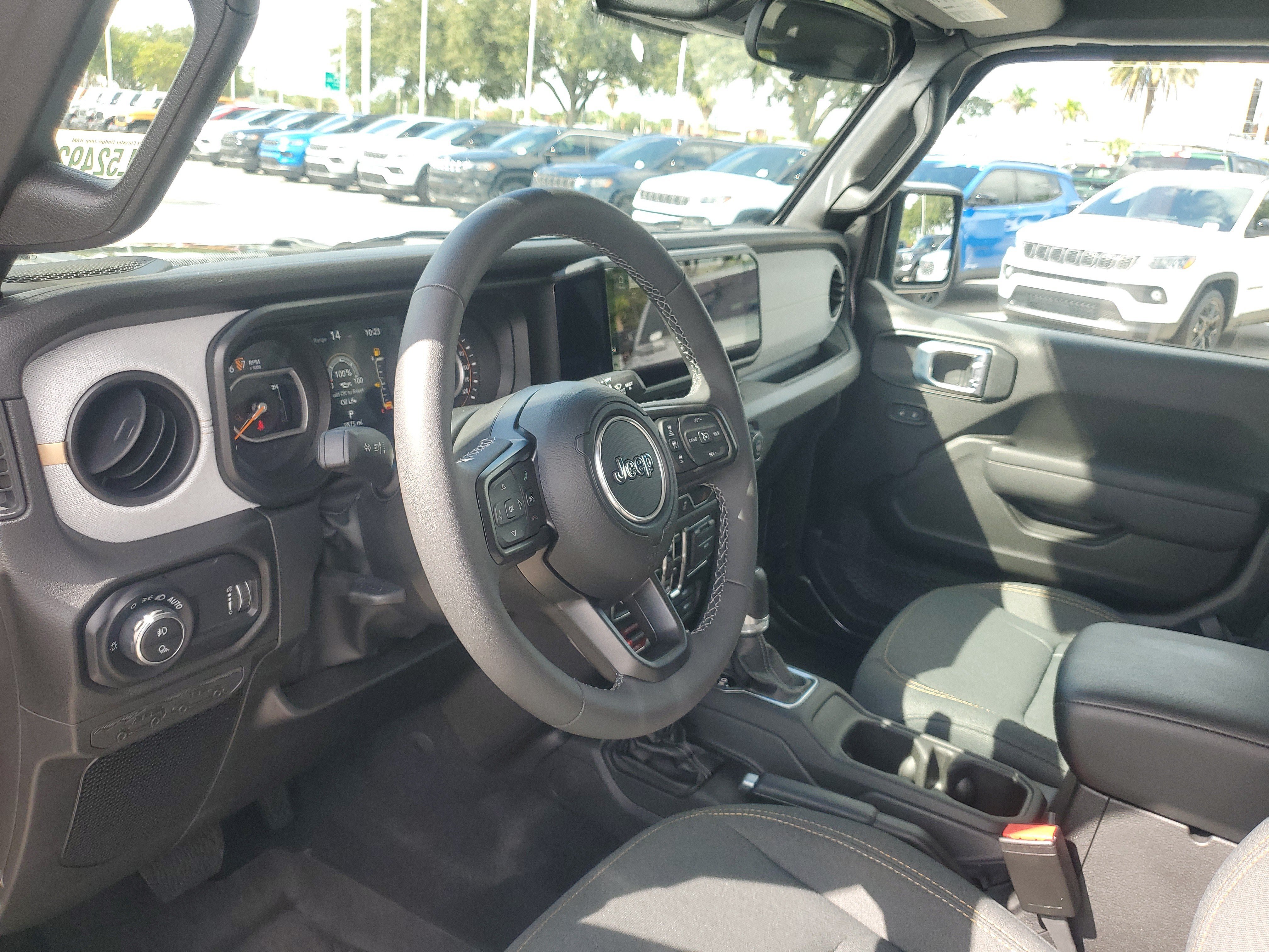 Used 2025 Jeep Gladiator Sport AWD/4WD image 13