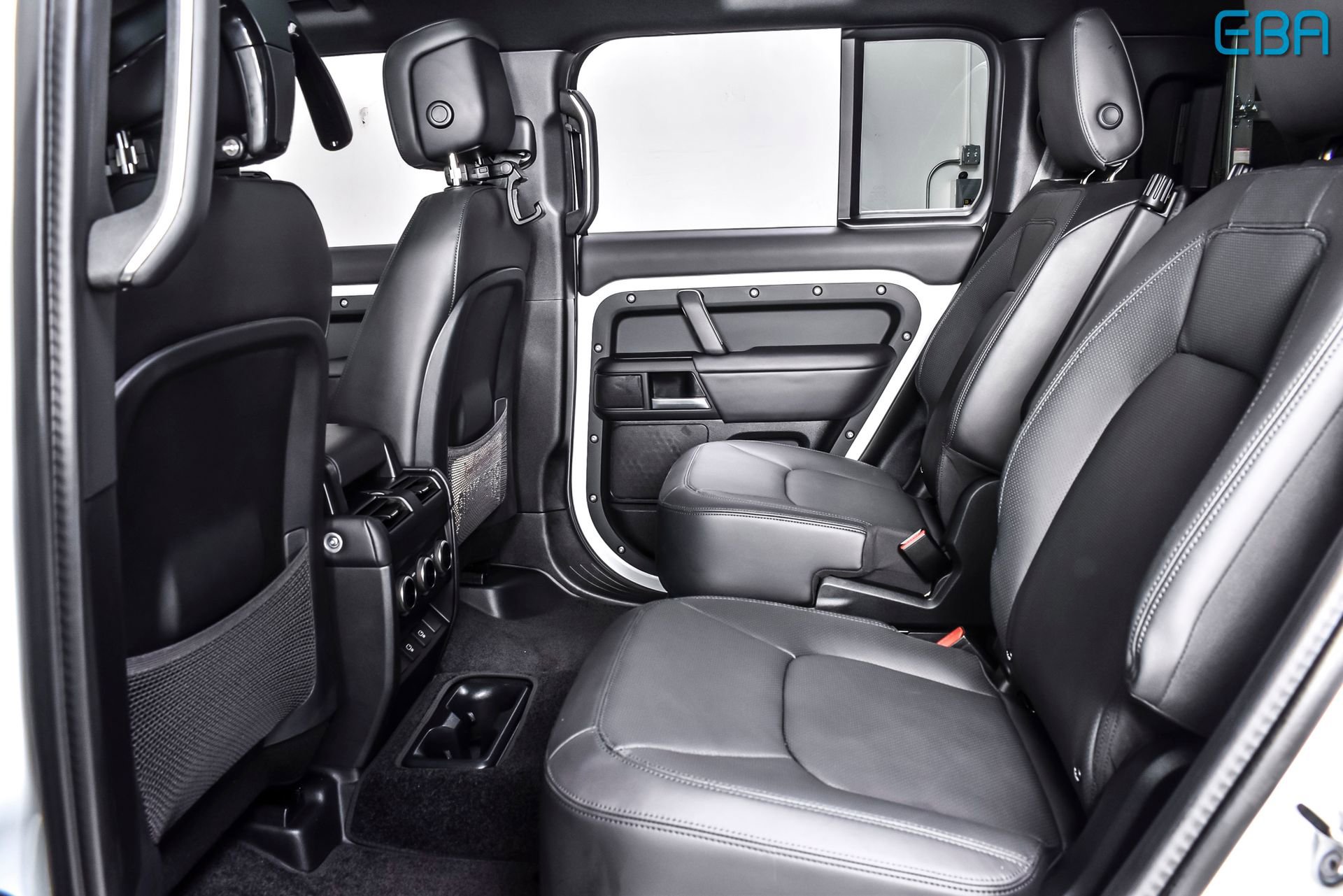 Used 2025 Land Rover Defender 130 X-Dynamic SE image 21