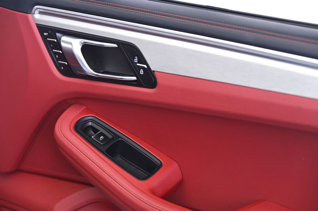 Certified 2021 Porsche Macan Turbo image 21
