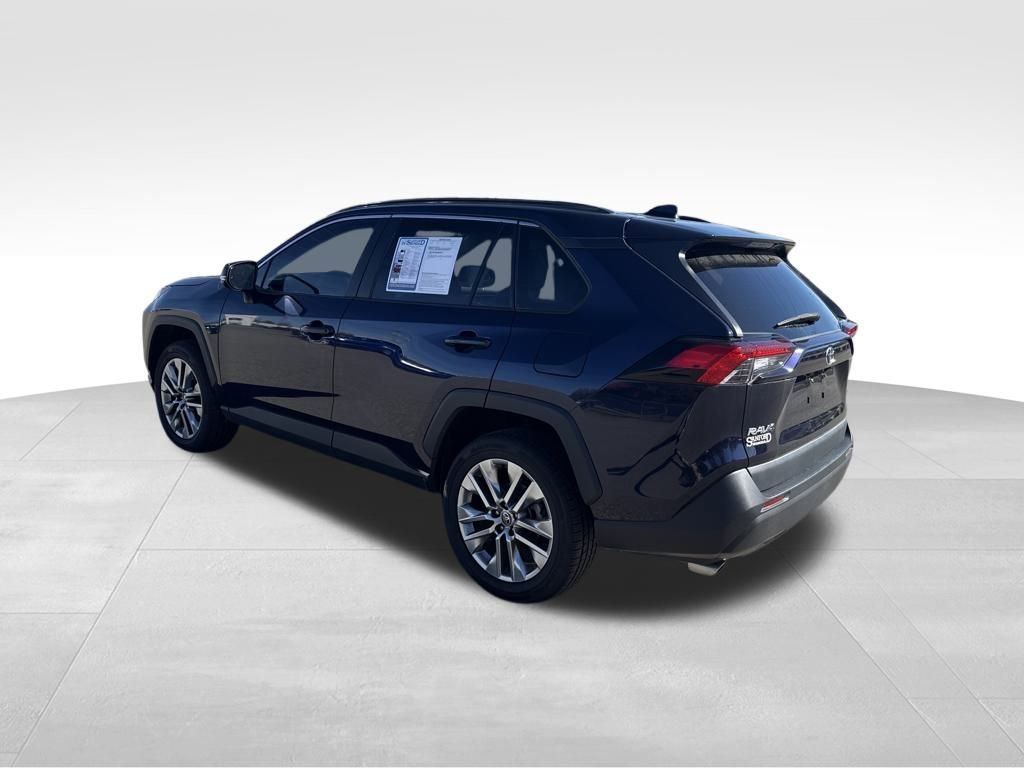 Used 2023 Toyota RAV4 XLE Premium image 4
