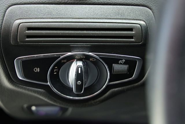 Used 2022 Mercedes-Benz GLC 300 w/ Premium Package Lite image 26