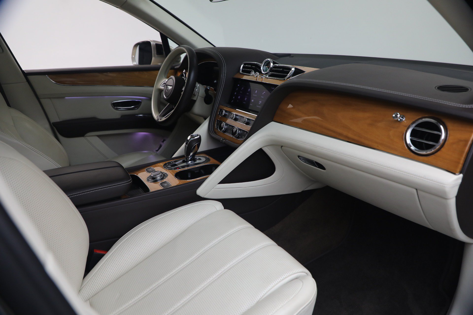 Certified 2021 Bentley Bentayga AWD/4WD image 25