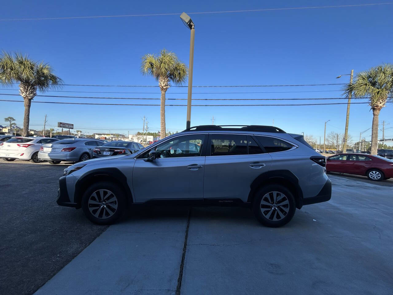 Used 2025 Subaru Outback Premium image 3