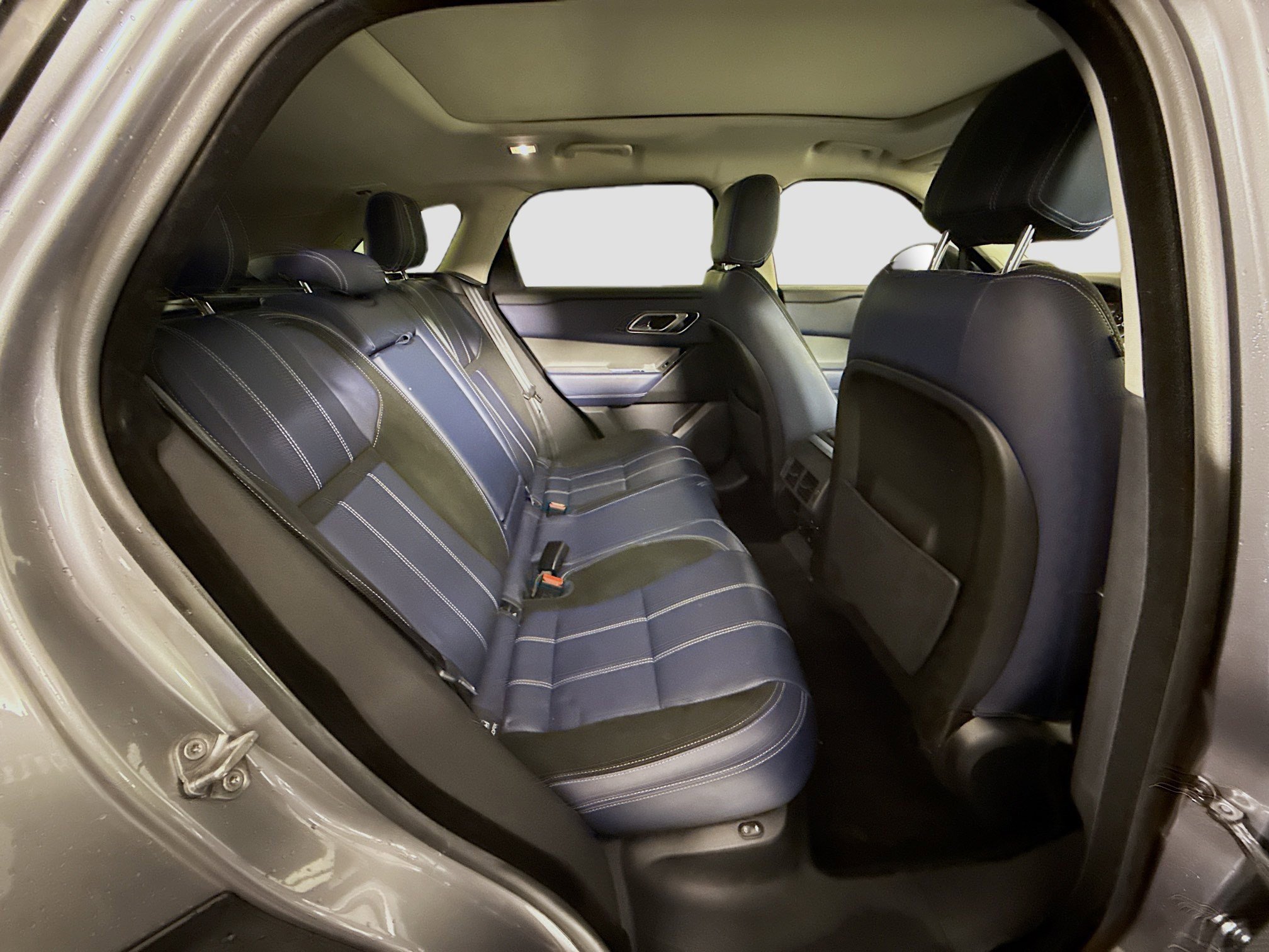 Used 2020 Land Rover Range Rover Velar S image 27