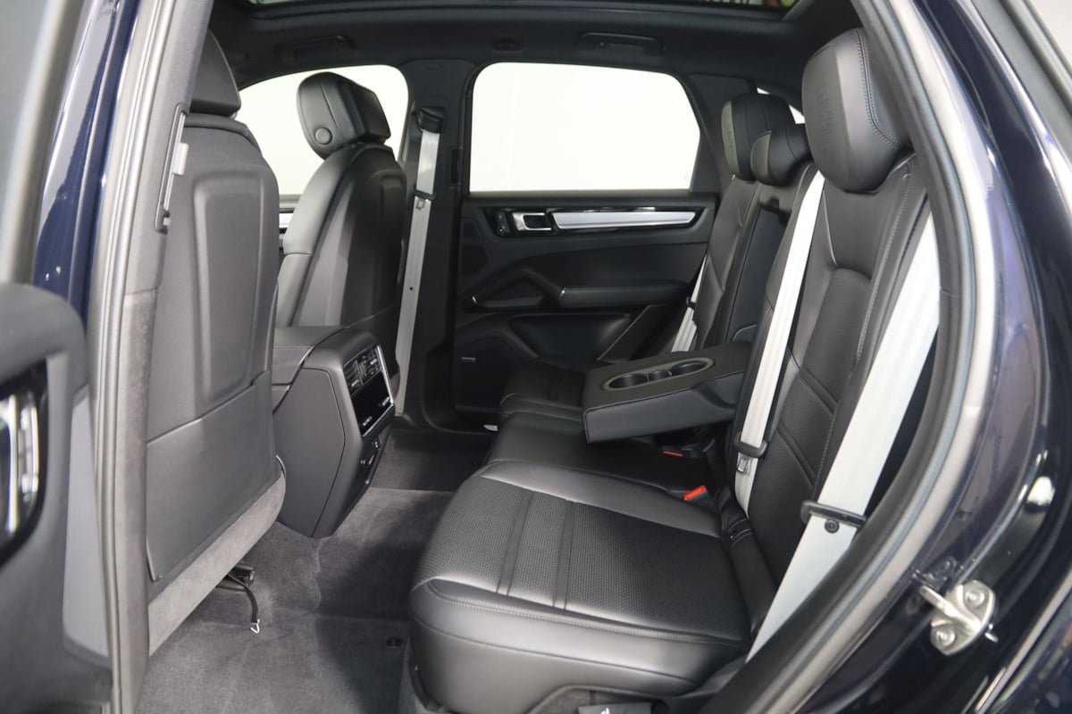 Used 2023 Porsche Cayenne Platinum Edition AWD/4WD image 56