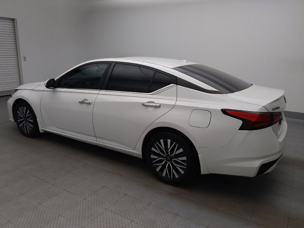 Used 2024 Nissan Altima 2.5 SV w/ SV Premium Package FWD image 3