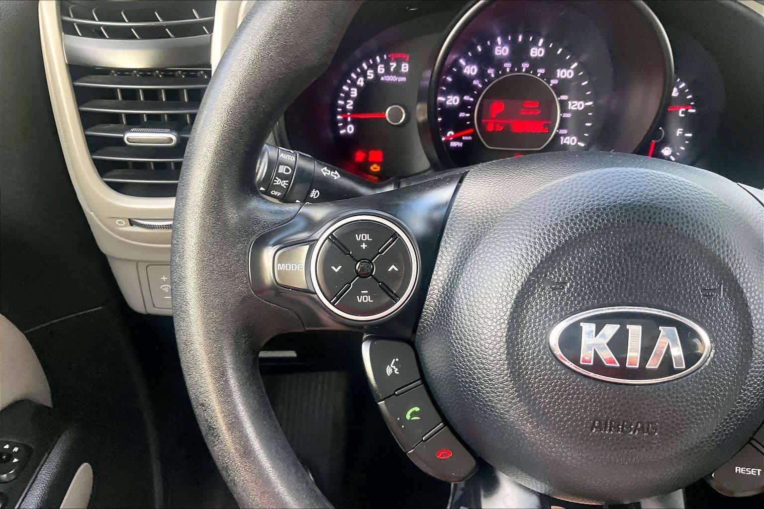 Used 2017 Kia Soul + FWD image 23