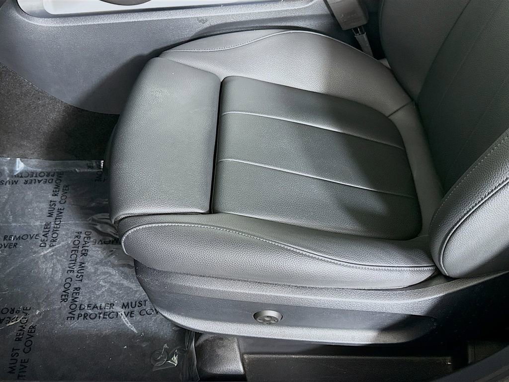 Used 2024 Mercedes-Benz GLB 250 w/ Exclusive Package image 19