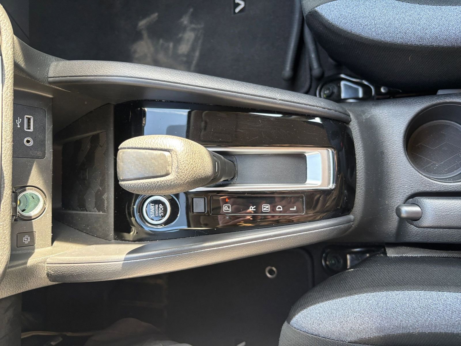 Used 2025 Nissan Versa SV image 39