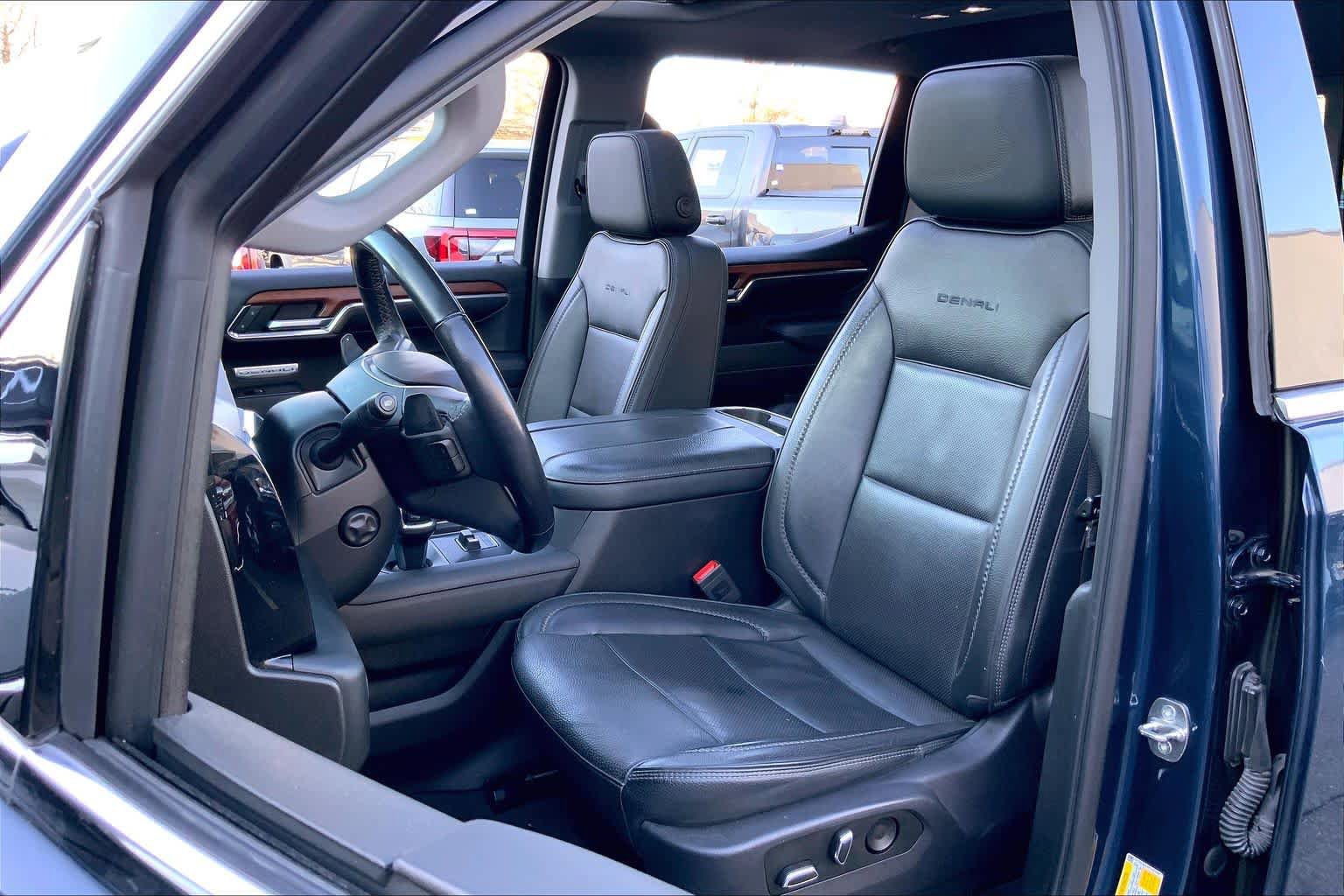 Used 2023 GMC Sierra 1500 Denali w/ Denali Reserve Package AWD/4WD image 8