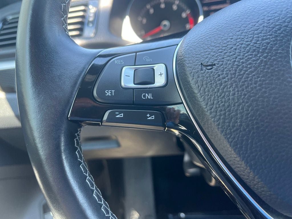 Used 2018 Volkswagen Passat 3.6 FWD image 26