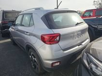 Used 2025 Hyundai Venue SEL FWD image 18