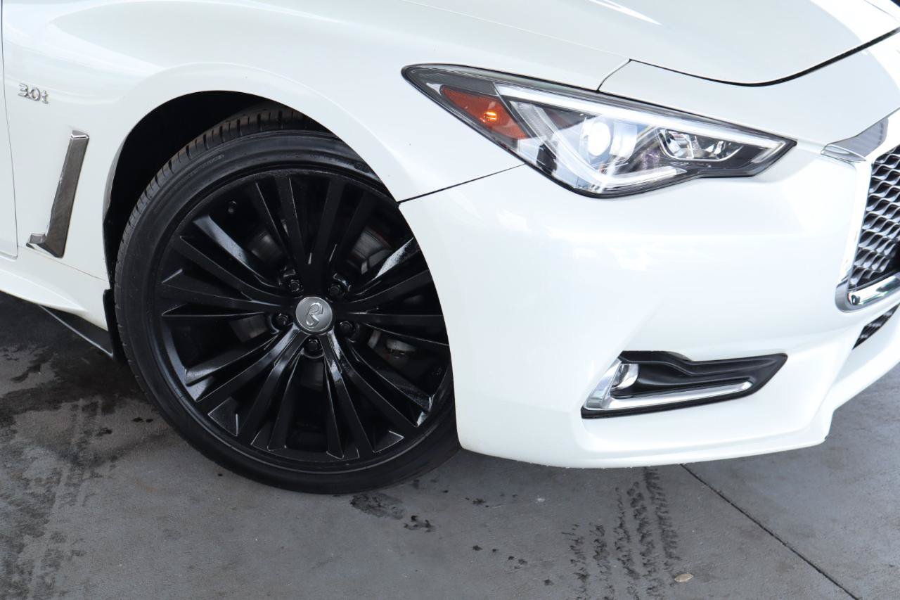 Used 2017 INFINITI Q60 3.0t w/ Premium Plus Package 3.0T AWD/4WD image 4