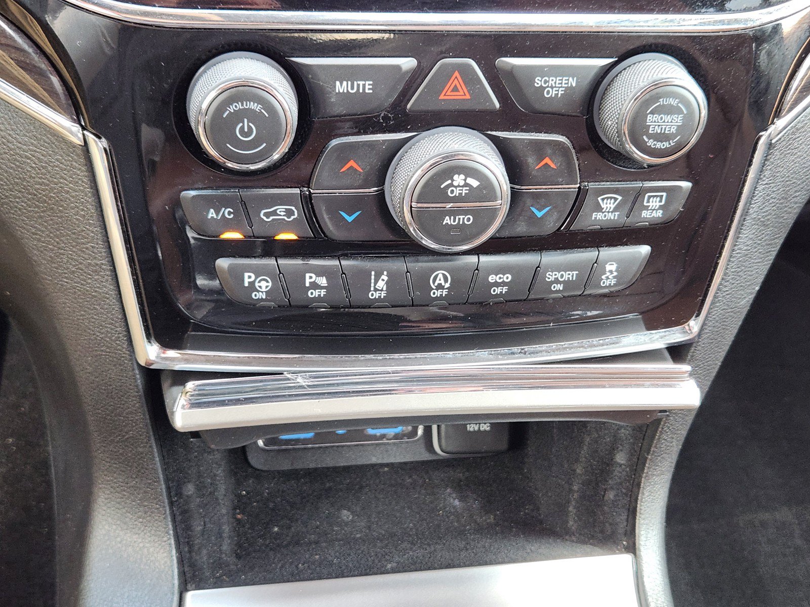 Used 2020 Jeep Grand Cherokee Overland RWD image 15