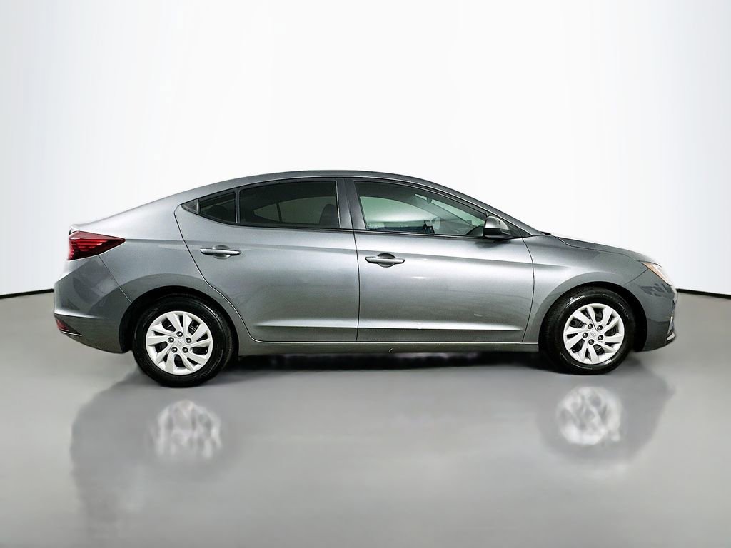Used 2019 Hyundai Elantra SE w/ Cargo Package FWD image 9