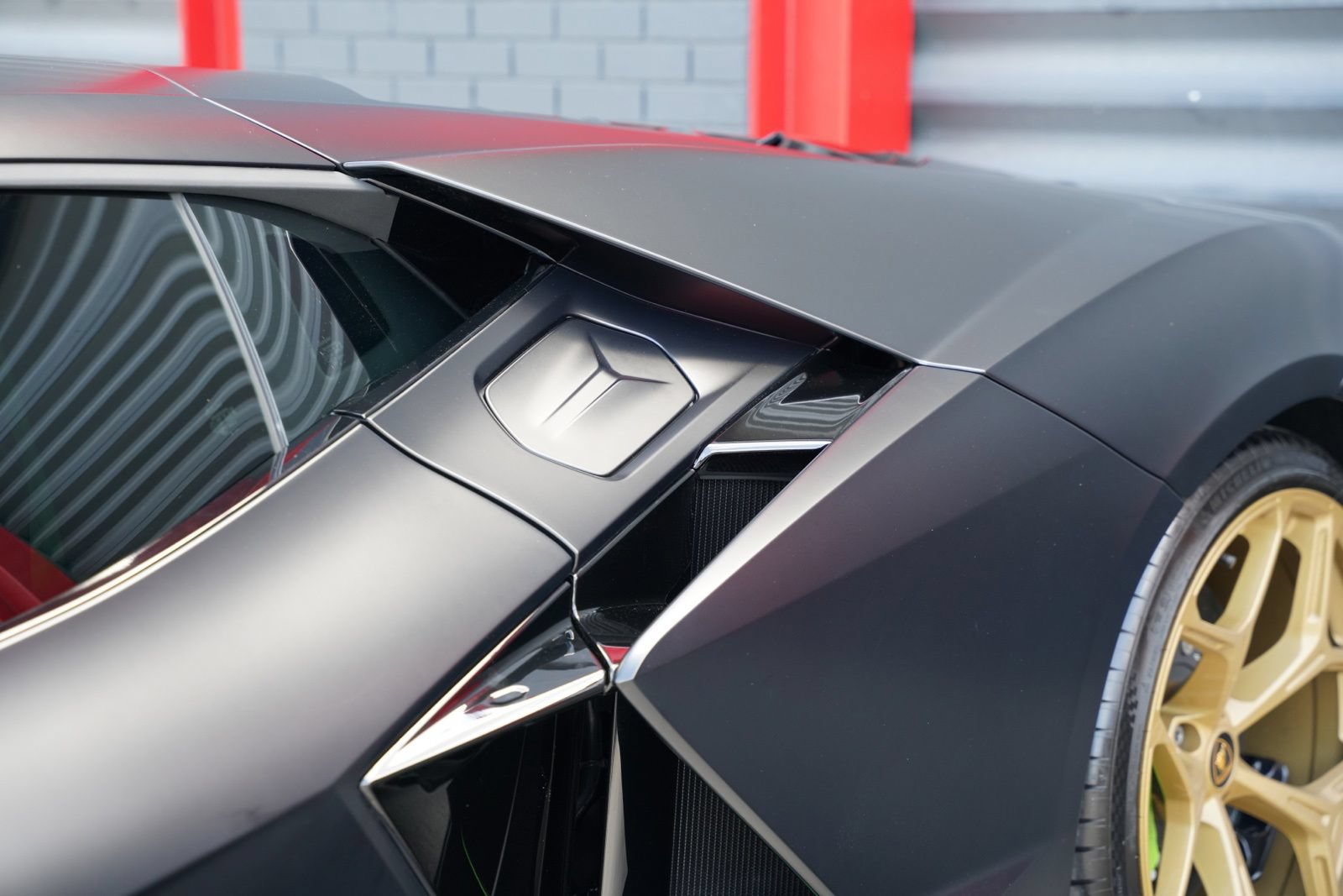 Used 2024 Lamborghini Revuelto AWD/4WD image 20
