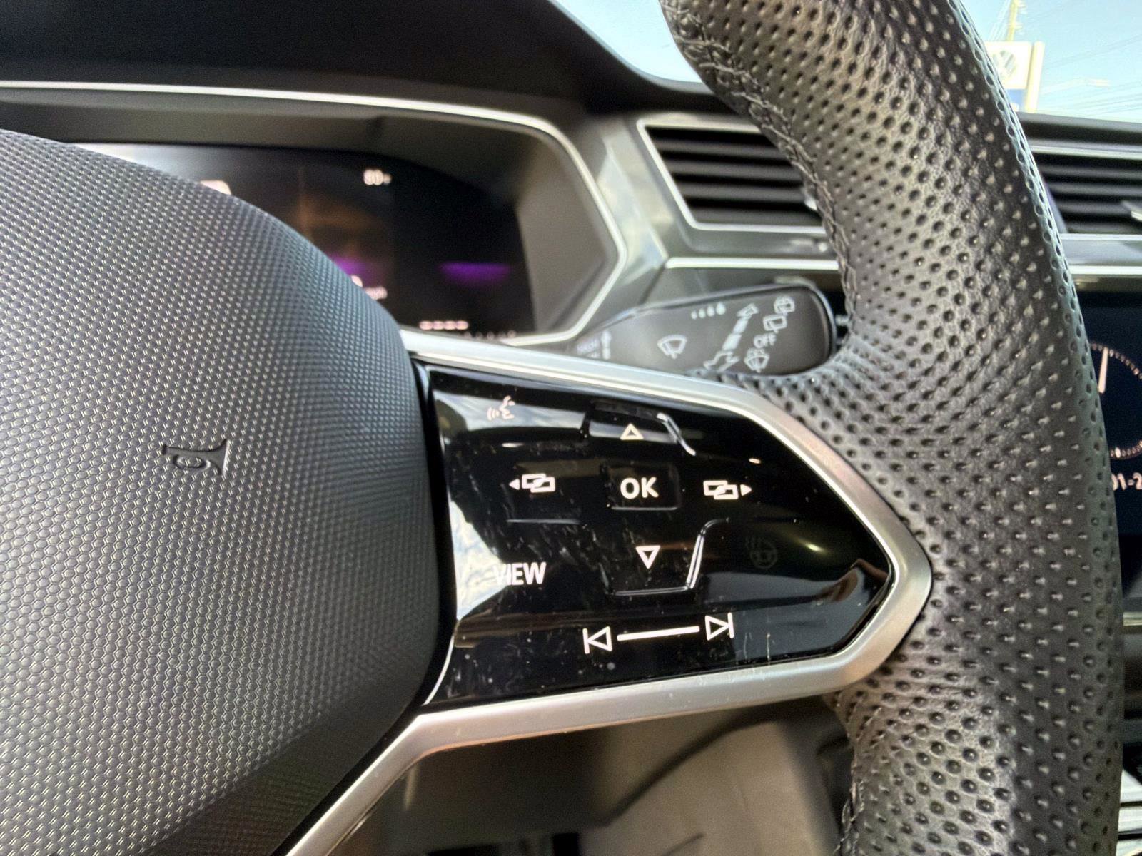 Used 2024 Volkswagen Tiguan SE R-Line image 26