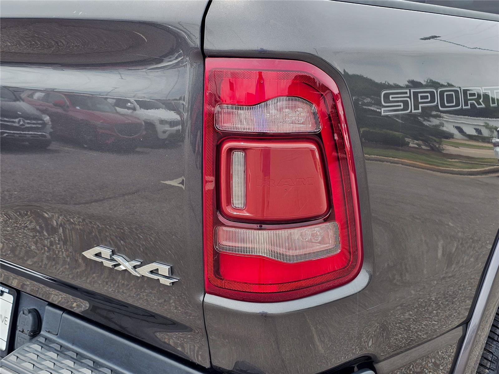 Used 2022 RAM 1500 Laramie w/ Sport Appearance Package AWD/4WD image 10