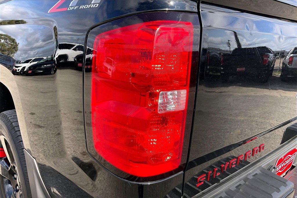 Used 2018 Chevrolet Silverado 1500 LT w/ Redline Edition image 20