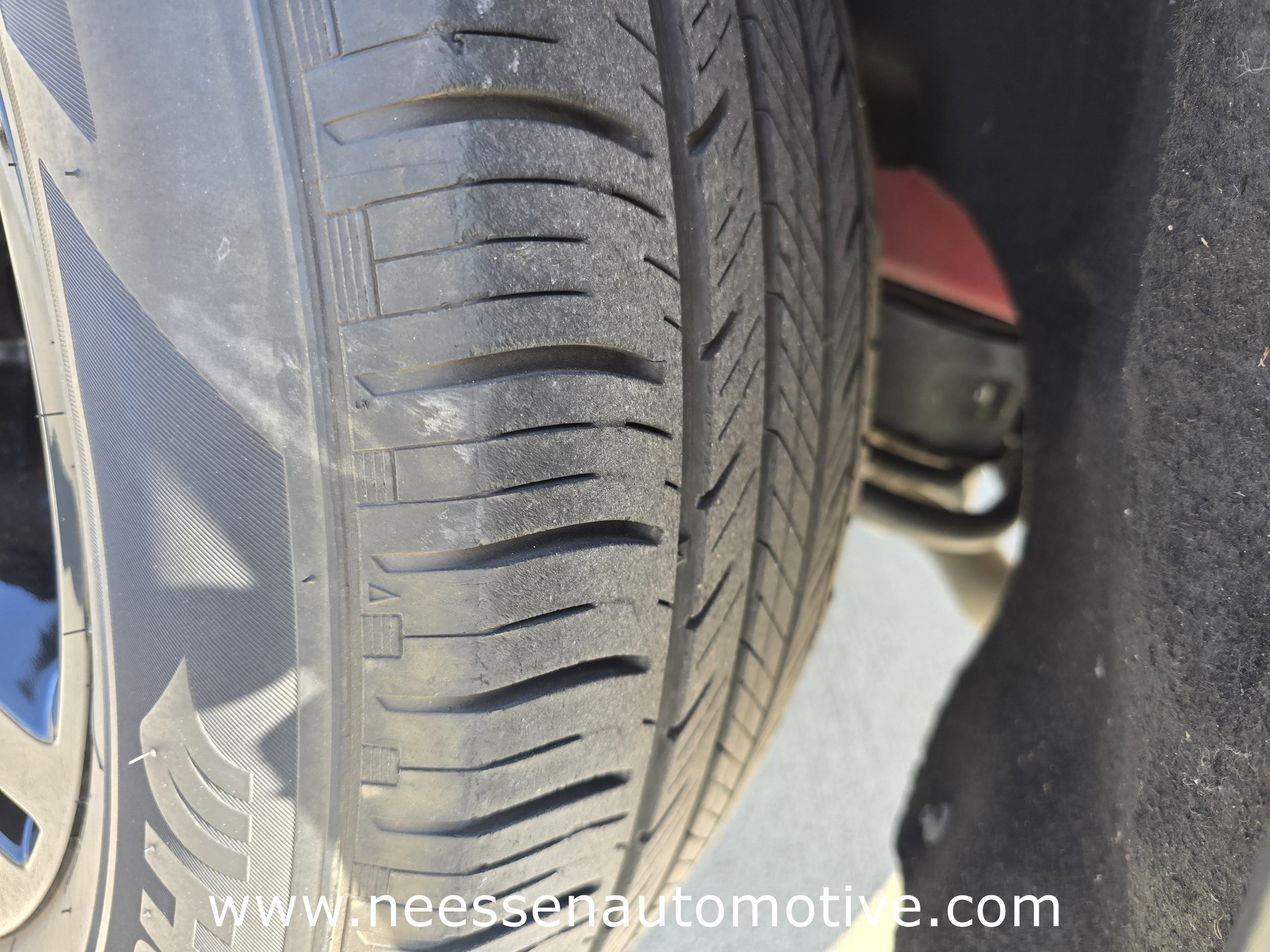 Used 2022 Ford Explorer XLT image 38