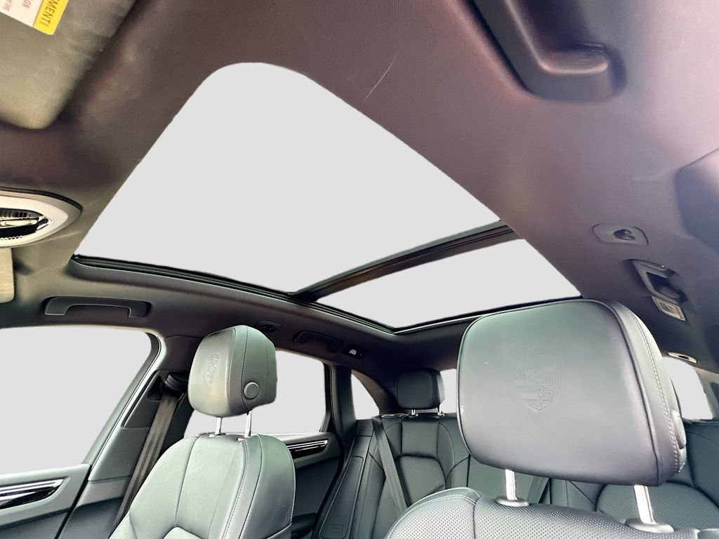Certified 2023 Porsche Macan Turbo AWD/4WD image 14