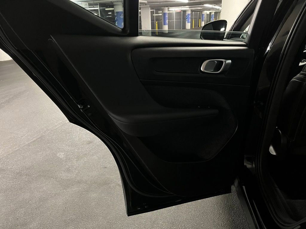 Used 2020 Volvo XC40 T5 Momentum image 19