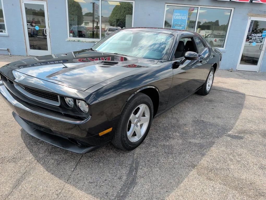 Used 2010 Dodge Challenger SE RWD image 2