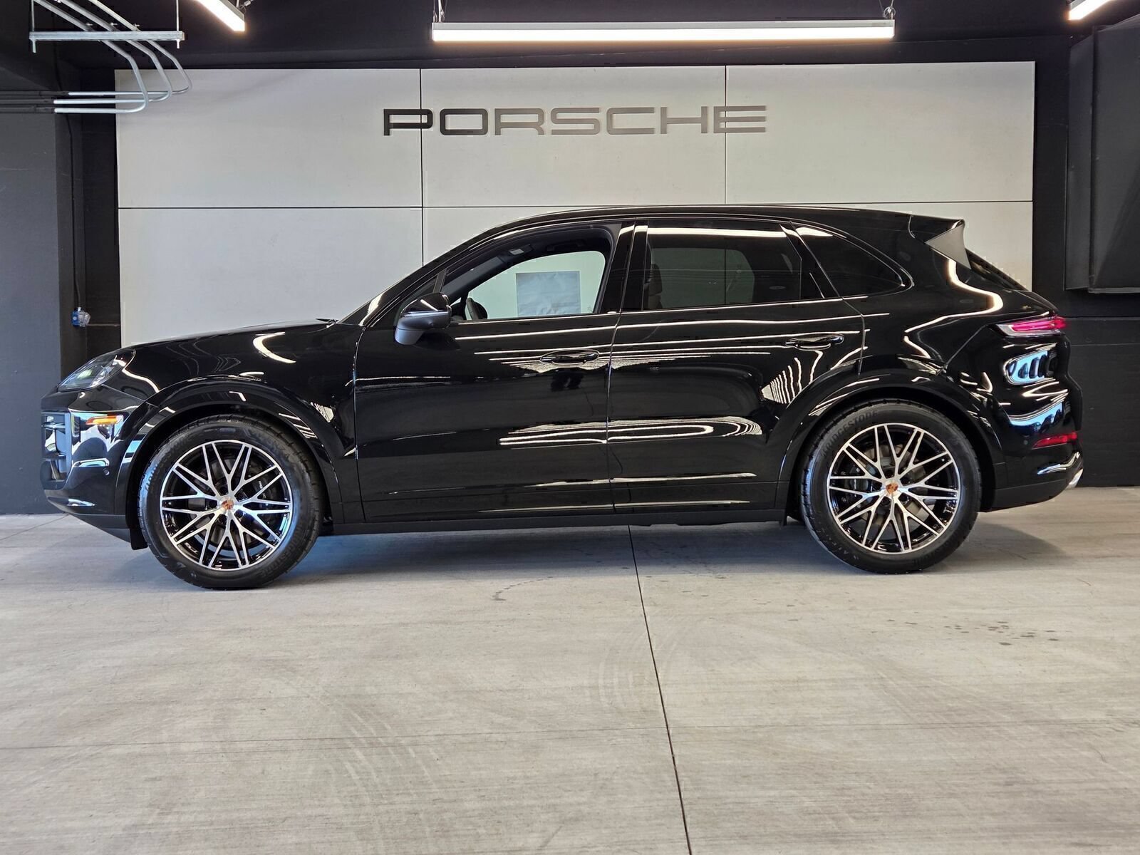 Certified 2026 Porsche Cayenne AWD/4WD image 2