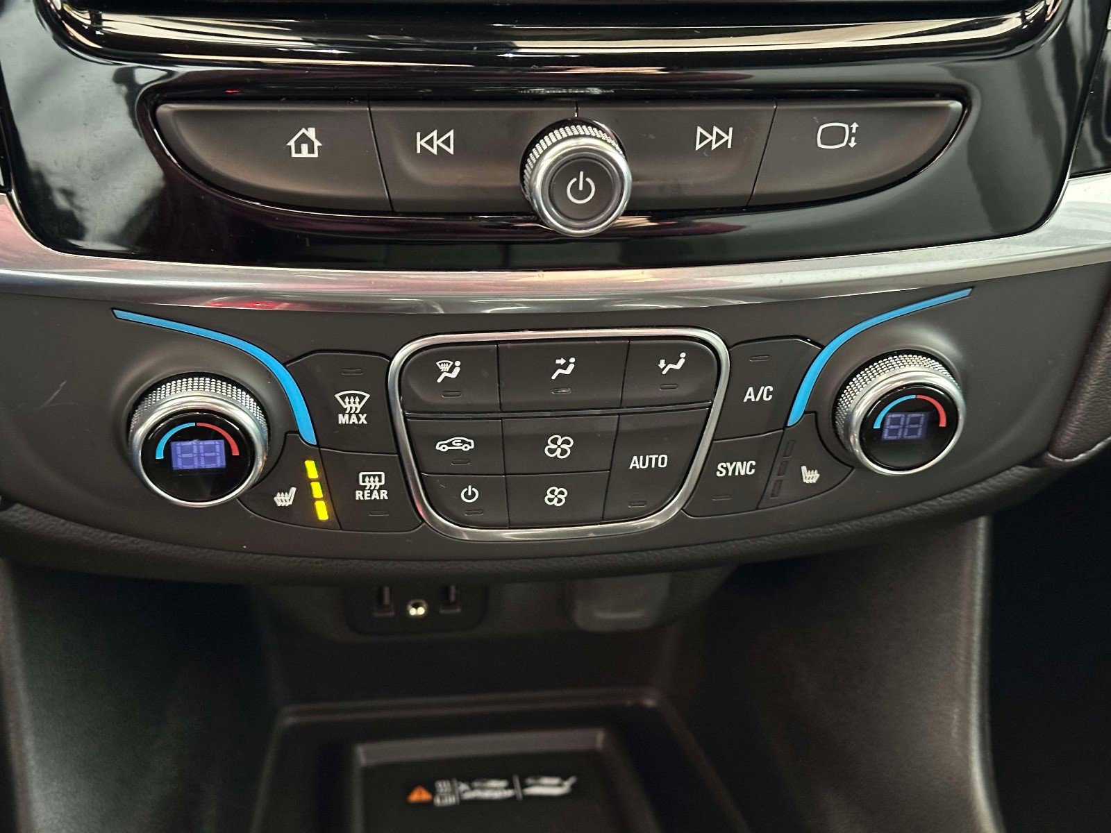 Certified 2023 Chevrolet Traverse LT FWD image 23