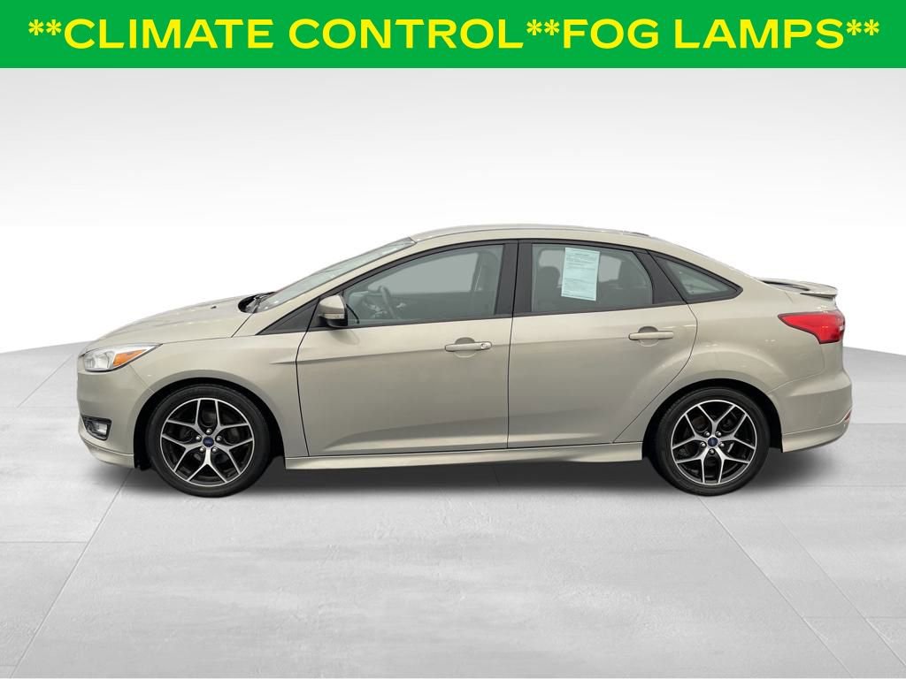 Used 2016 Ford Focus SE w/ SE Sport Package image 4
