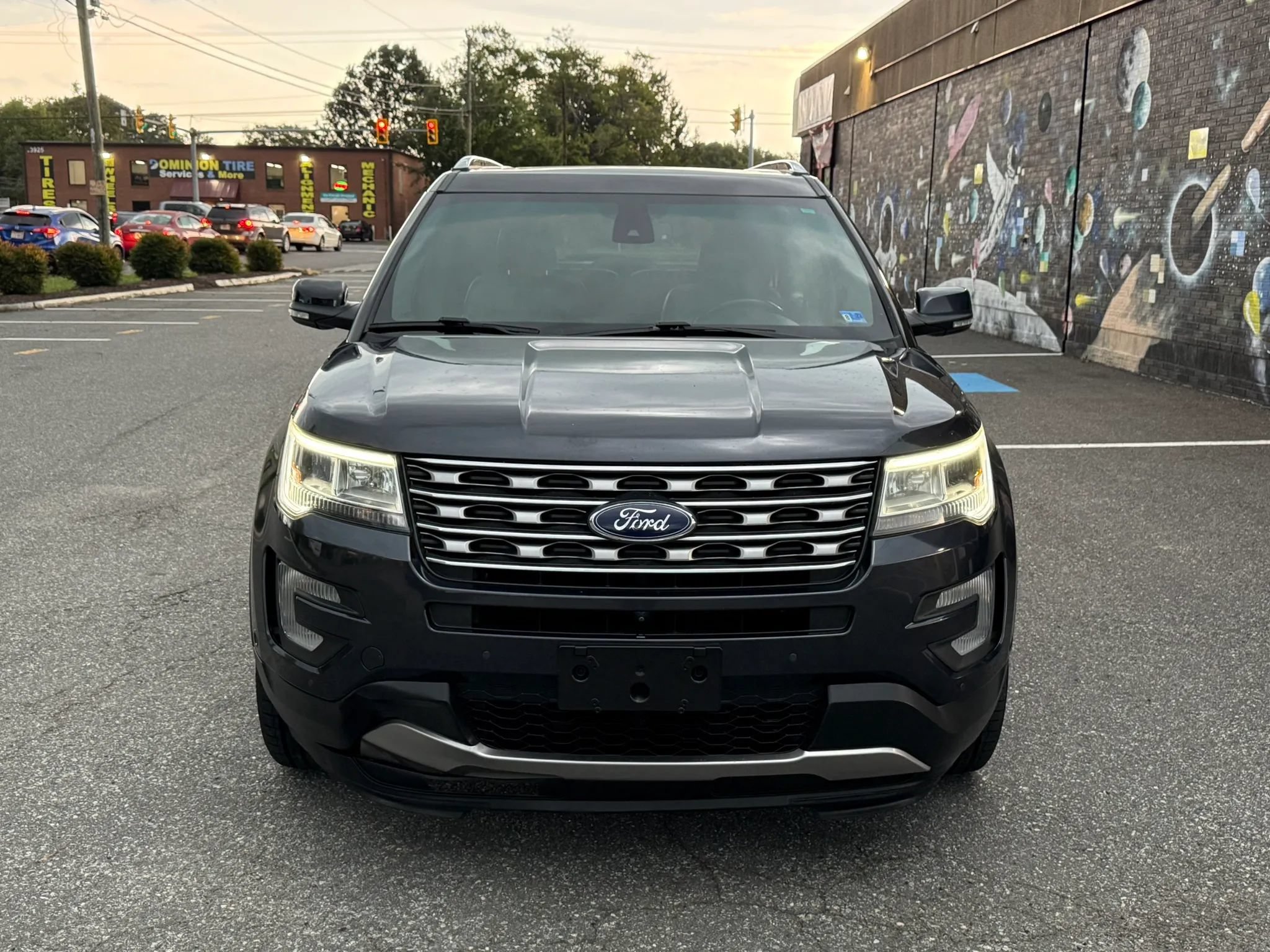 Used 2017 Ford Explorer Limited w/ Equipment Group 301A AWD/4WD image 2