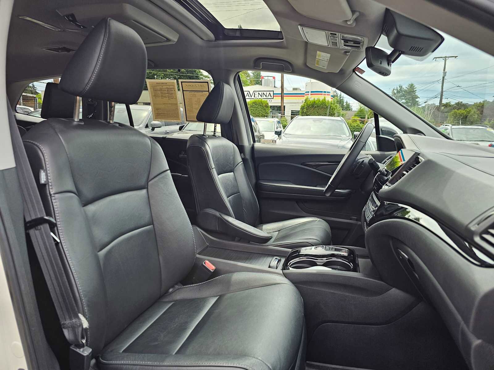 Used 2019 Honda Pilot Touring image 11
