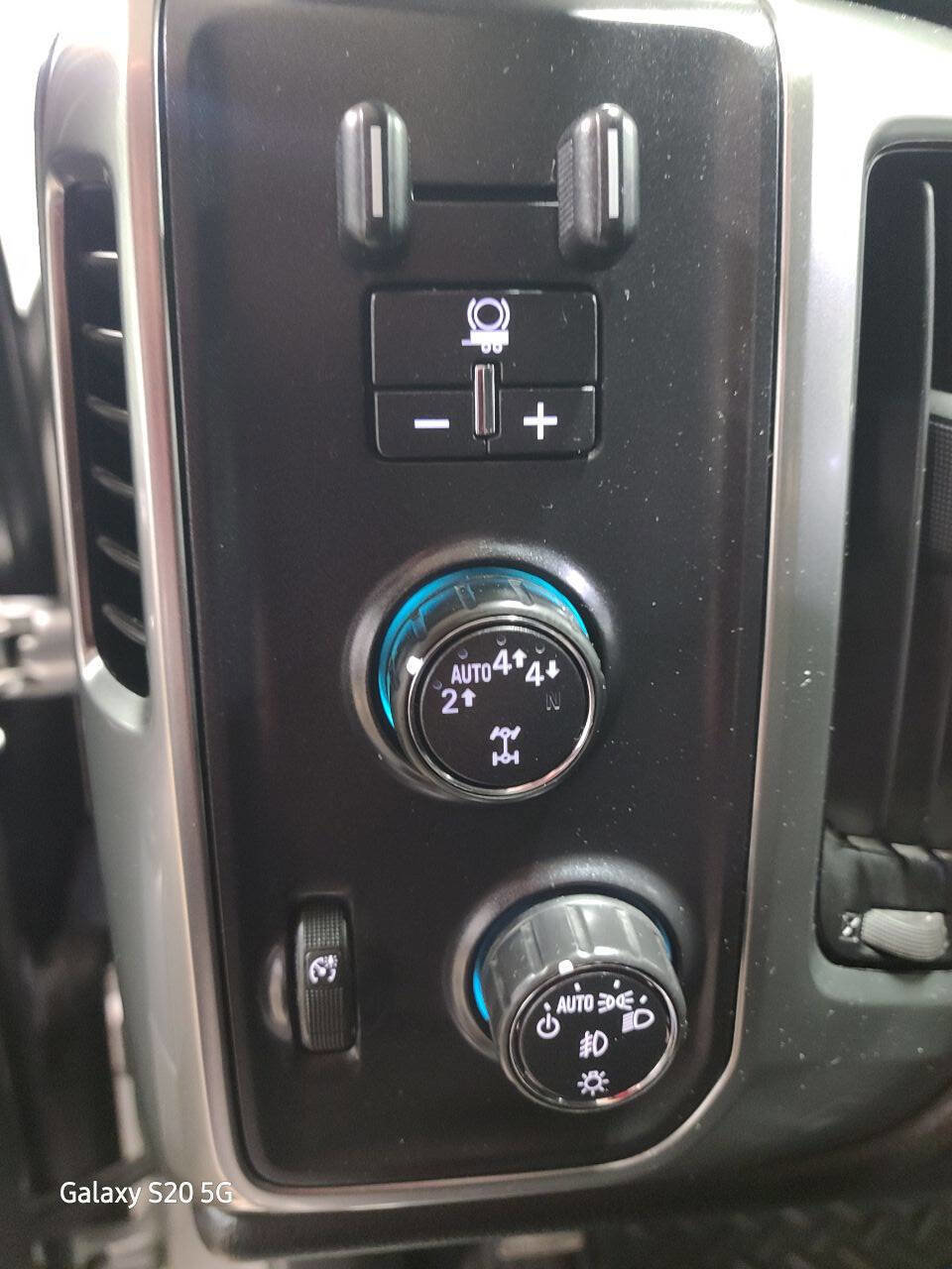 Used 2018 Chevrolet Silverado 1500 LT w/ All Star Edition image 23