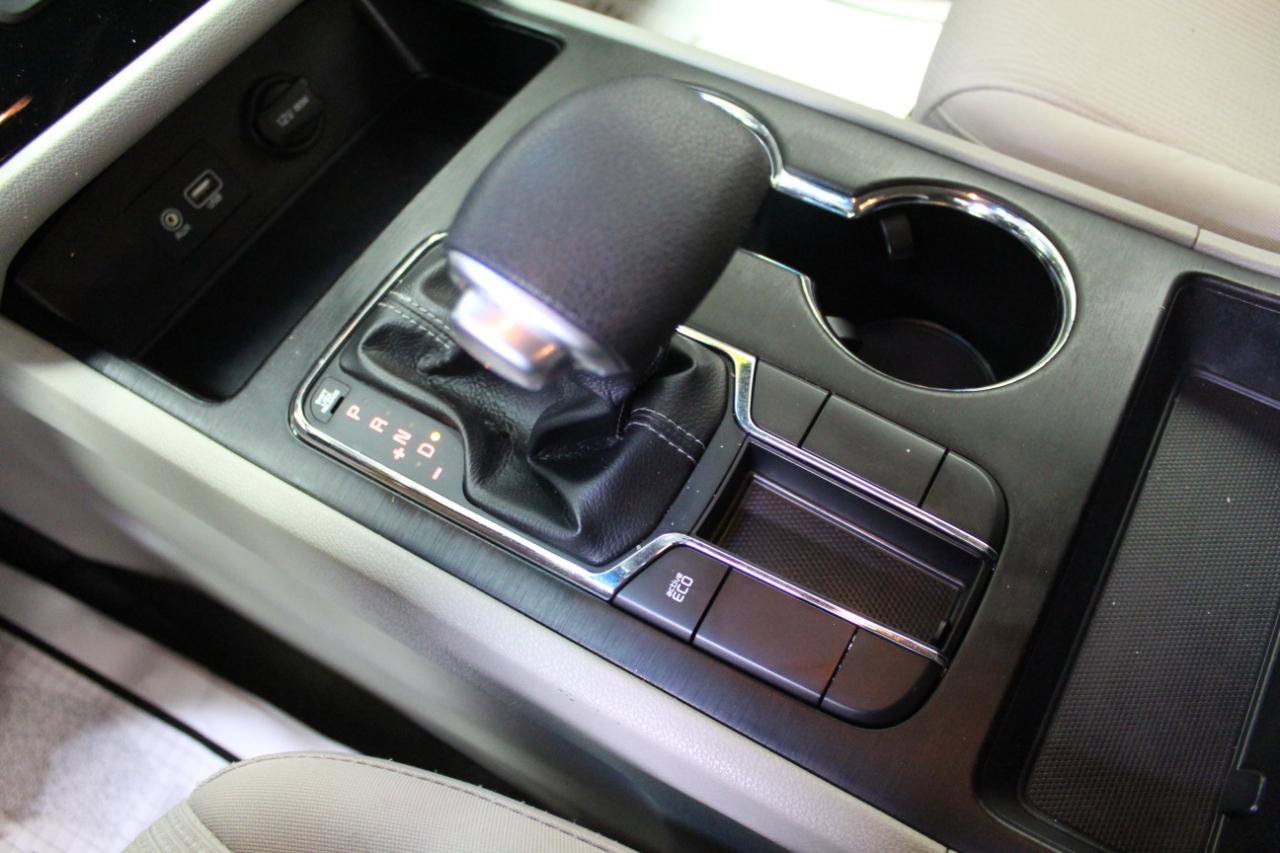 Used 2019 Kia Sedona LX image 16