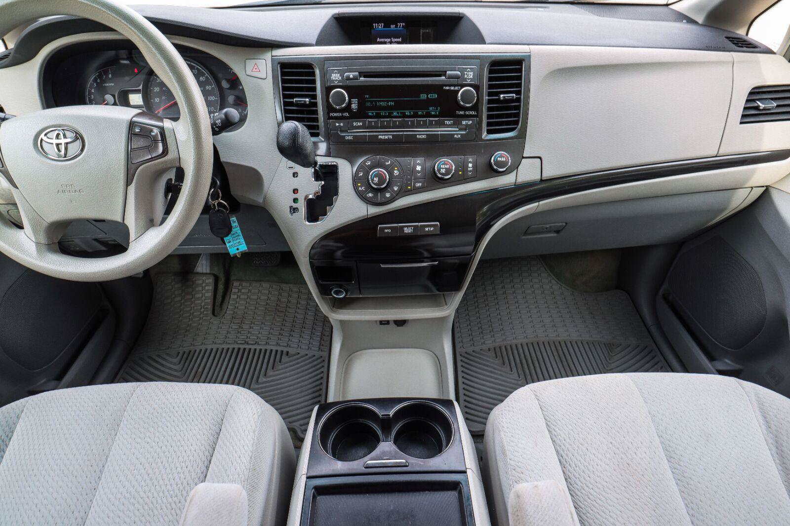Used 2011 Toyota Sienna LE w/ Towing Pkg FWD image 22