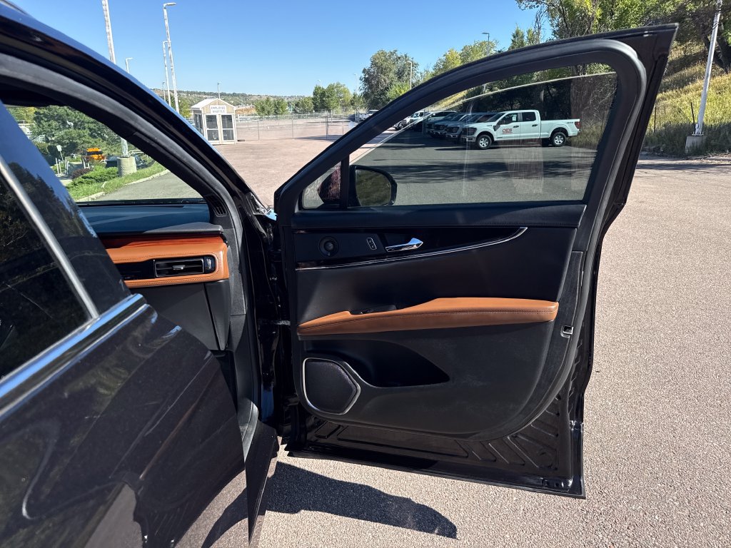 Certified 2022 Lincoln Nautilus Reserve w/ Luxury Package AWD/4WD image 30