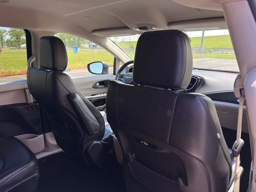 Used 2023 Chrysler Pacifica Touring-L FWD image 36
