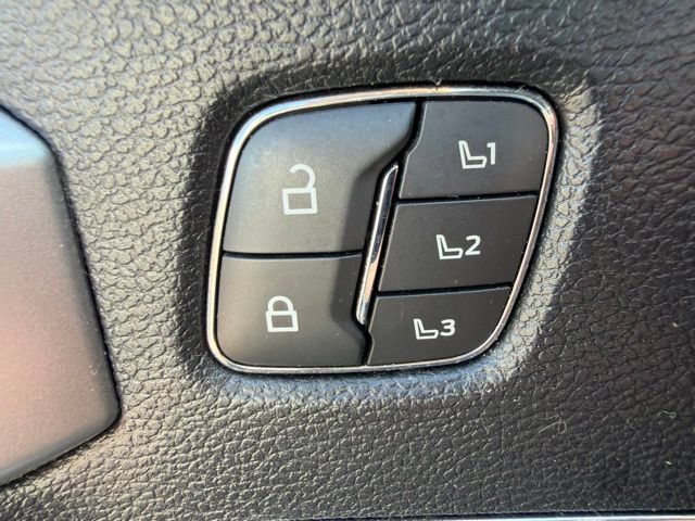 Used 2021 Ford F450 Lariat w/ Lariat Ultimate Package AWD/4WD image 24