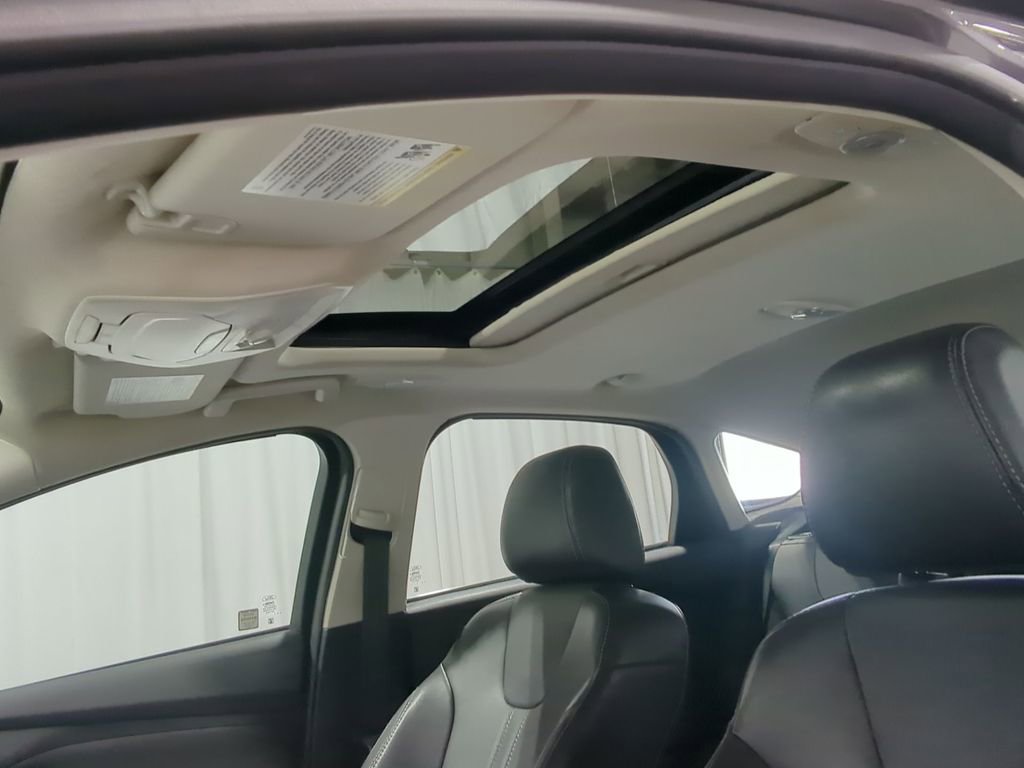 Used 2014 Ford Focus Titanium FWD image 22