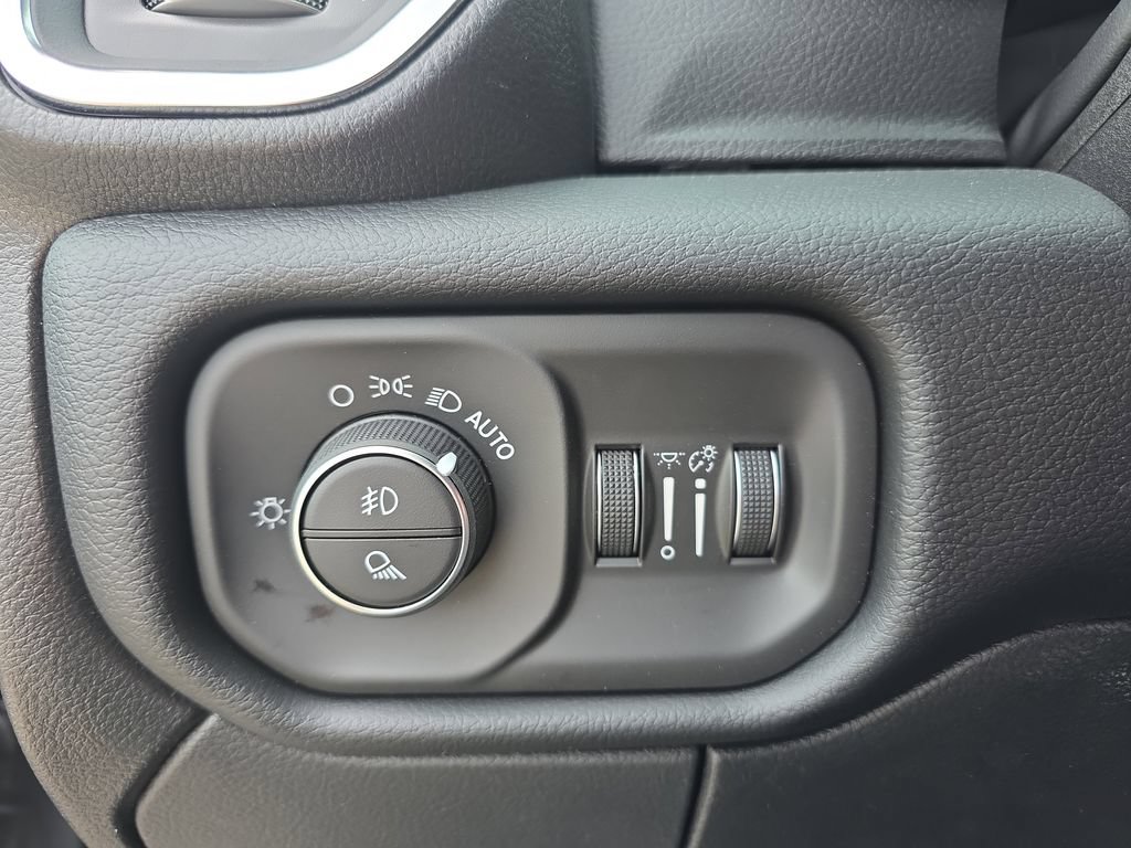 New 2026 RAM 2500 Laramie AWD/4WD image 25
