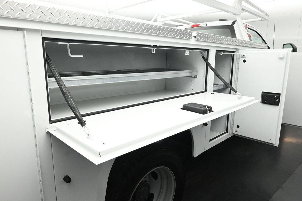 New 2025 Ford F450 XL w/ XL Chrome Package RWD image 26