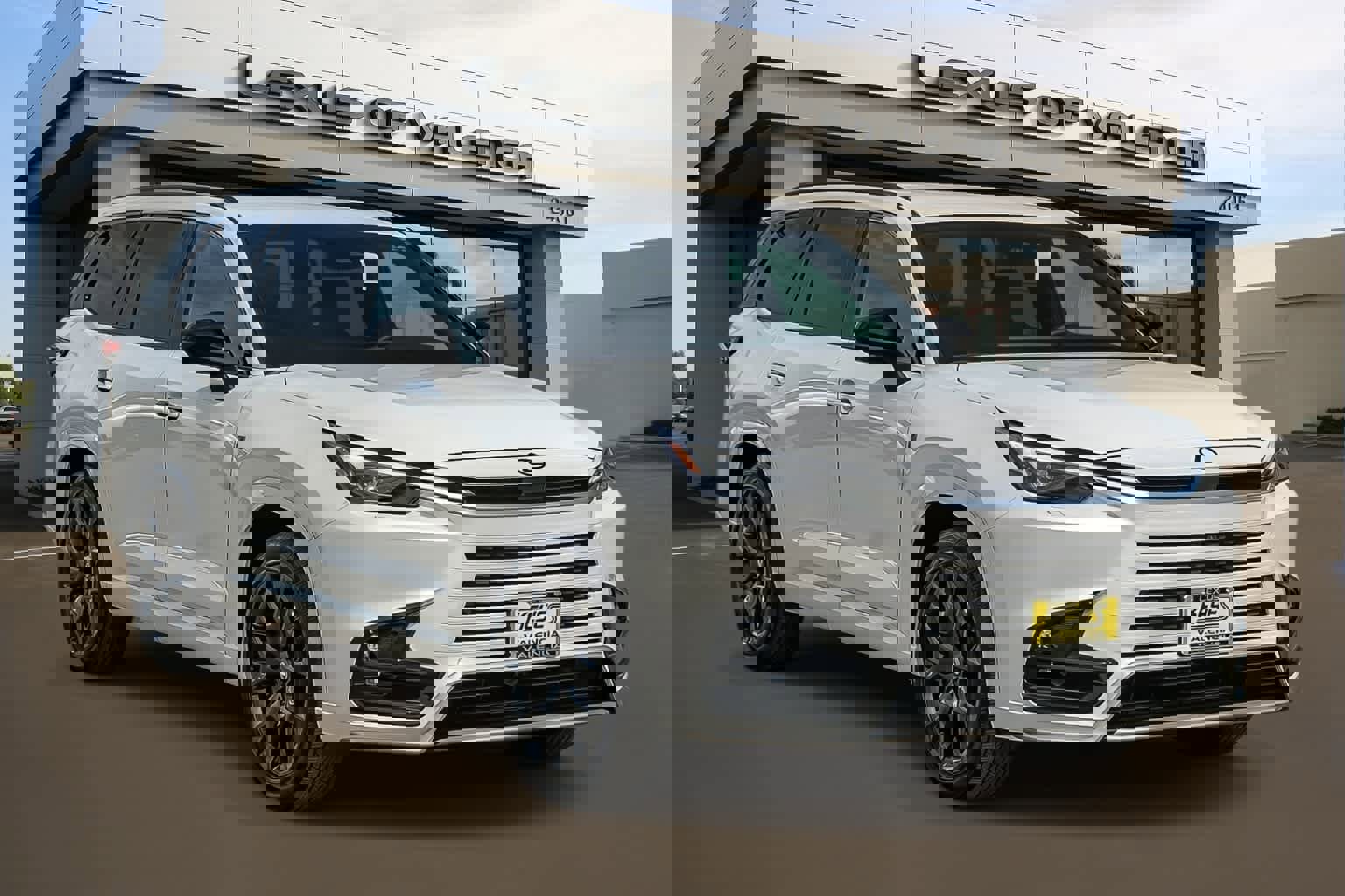 New 2026 Lexus TX 500h AWD image 3