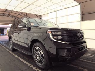Used 2025 Ford Expedition Active AWD/4WD image 3