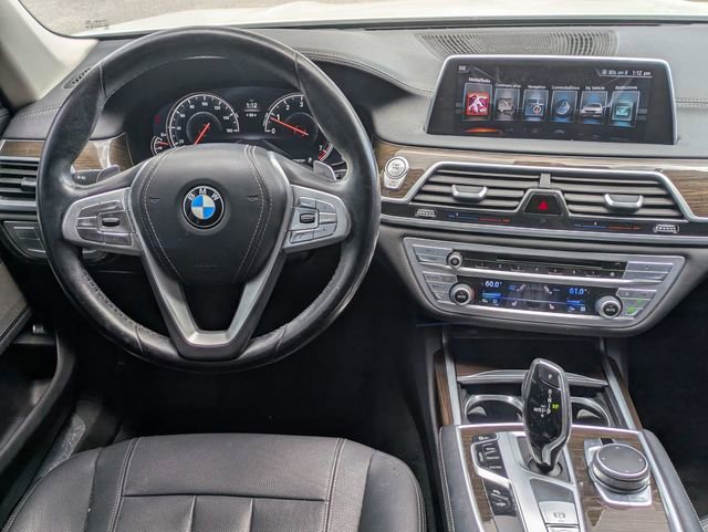 Used 2017 BMW 740i RWD image 31