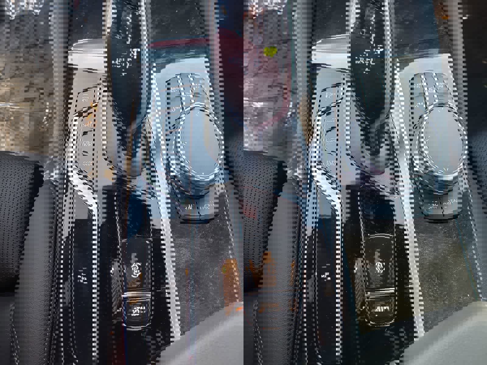 Used 2022 BMW 530i xDrive w/ Premium Package image 25